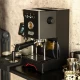 Gaggia Classic Up Black manual espresso machine με μανόμετρο και οθόνη TFT έτοιμη για χρήση.