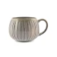 Κεραμική κούπα Salt&Pepper Arto Line με ανάγλυφες κάθετες ραβδώσεις σε γήινες μπεζ και καφέ αποχρώσεις.