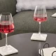 Σουβέρ από λευκό μάρμαρο, Secret de Gourmet, σε στρωμένο τραπέζι.