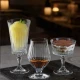 Παρουσίαση της σειράς RCR Timeless με ποτήρι cocktail/premium spirits, ποτήρι γρανίτας και ποτήρι επιδορπίου με τιραμισού.