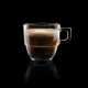 Κρυστάλλινο φλιτζάνι RCR Caffè 120ml με καφέ macchiato και latte art σε μαύρο φόντο.