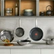 Σειρά μαγειρικών σκευών Tefal Emotion+ σε μοντέρνα κουζίνα