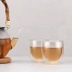 Ποτήρια Bodum Pavina 250ml με τσάι δίπλα σε γυάλινη τσαγιέρα