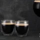 Κοντινό πλάνο σετ 2 ποτηριών Bodum Pavina 4558-10 με καφέ