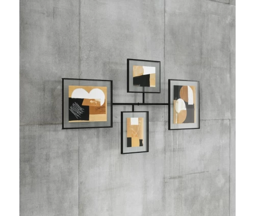 Umbra Flute Gallery Frame 1023082-040 σύνθεση 4 κορνιζών με ραβδωτό γυαλί, τοποθετημένη σε τοίχο (lifestyle).