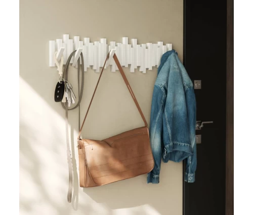 Umbra Sticks 1023536-660 λευκή κρεμάστρα τοίχου 8 θέσεων, με παλτό, τσάντα και καπέλο (προϊόν).