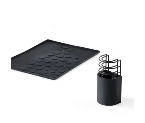 Αξεσουάρ σετ στεγνωτήρα Zone Denmark DIISH μαύρο: χαλάκι στεγνώματος και θήκη μαχαιροπίρουνων με μεταλλικό ένθετο