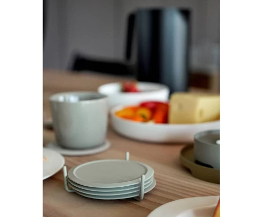 Σετ σουβέρ Zone Denmark Singles Mud σε τραπέζι, σιλικόνη με μεταλλική βάση, στοιβαγμένα και έτοιμα για χρήση