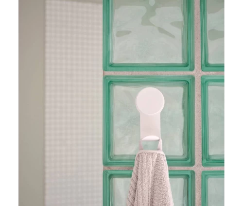 Μοντέρνος γάντζος μπάνιου Zone Denmark Puck White σε γυάλινη επιφάνεια