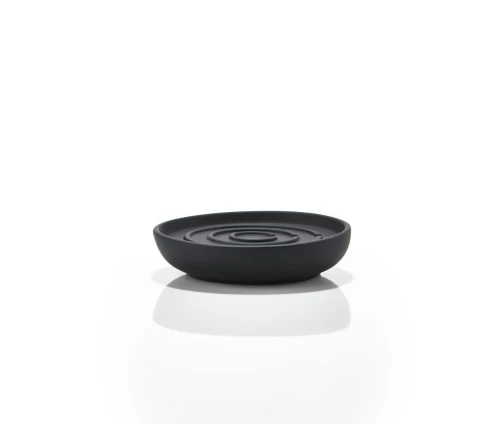 Σαπουνοθήκη Zone Denmark Nova One σε μαύρο χρώμα από stoneware, soft-touch υφή.