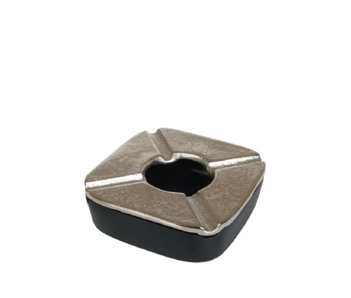 Σταχτοδοχείο Espiel ASR114 από αλουμίνιο, ασημί καπάκι με μαύρη βάση, αντιανεμικό τετράγωνο 10,5εκ (κοντινή λήψη)