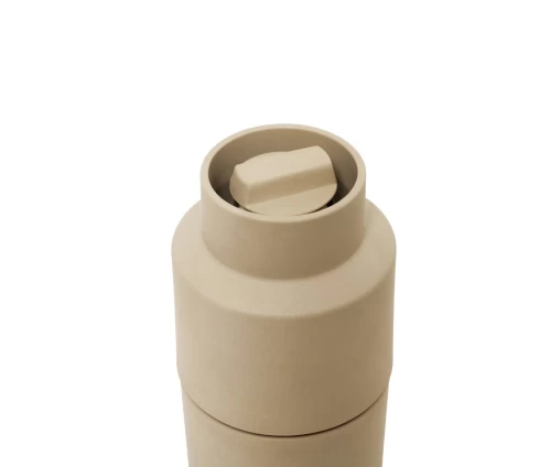 Οικολογικός μύλος αλατιού, πιπεριού και μπαχαρικών Billund της CrushGrind. Σε φωτεινό χρώμα garlic (ανοιχτό κρεμ) λεπτομέρεια μηχανισμού.