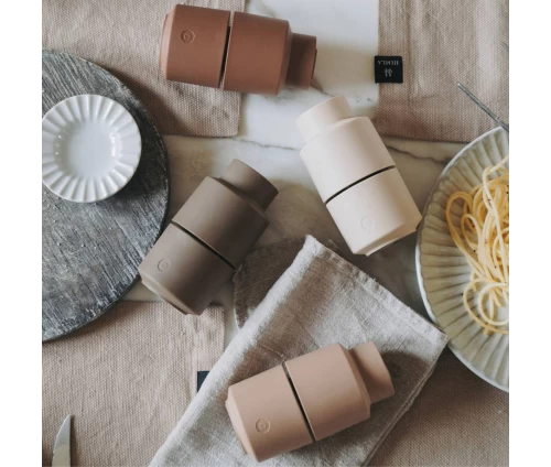 Οικολογικός μύλος αλατιού, πιπεριού και μπαχαρικών Billund της CrushGrind. Διάφορα χρώματα.