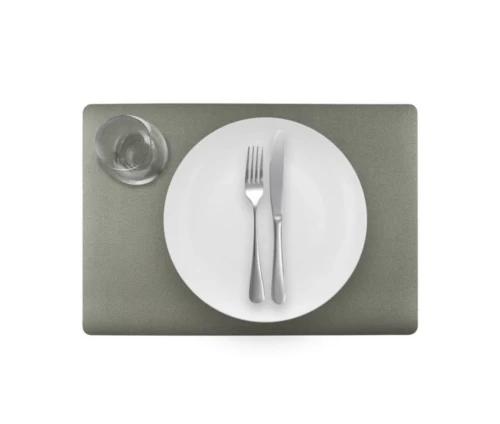 Σουπλά διπλής όψης Finesse Lunar με ανάγλυφη υφή δέρματος, διπλής όψης με πιάτο και μαχαιροπήρουνο αναδικνύει  ασημί (silver) όψη.