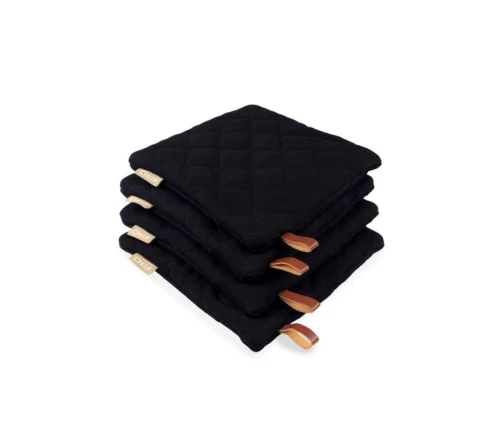 Στοίβα από τέσσερις μαύρες βαμβακερές πιάστρες με τσέπη Finesse CHEF BBQ.