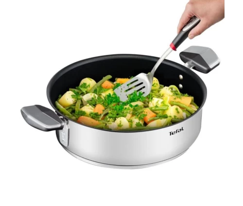 Μαγείρεμα λαχανικών σε αντικολλητική σωτέζα Tefal Emotion.