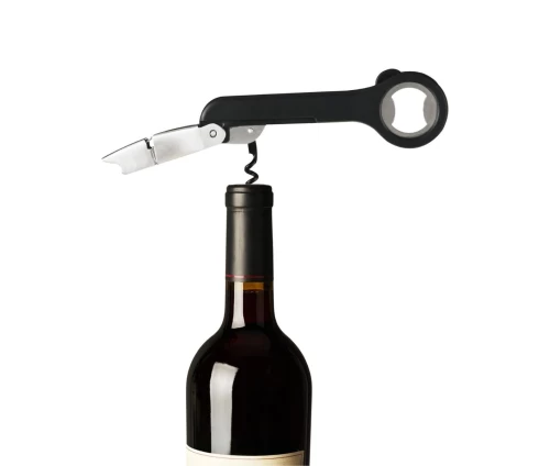 Innovine επαγγελματικό μαύρο τιρμπουσόν σε λευκό φόντο (κωδικός 12049, ενώ ανοίγει φιάλη με κρασί.