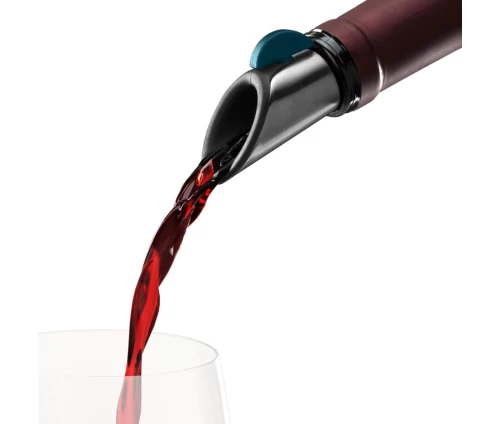Innovine στόμιο ροής και πώμα κρασιού από ανοξείδωτο ατσάλι με μπλε διακόπτη (κωδικός 12004), σερβίρει κόκκινο κρασί σε ποτήρι.