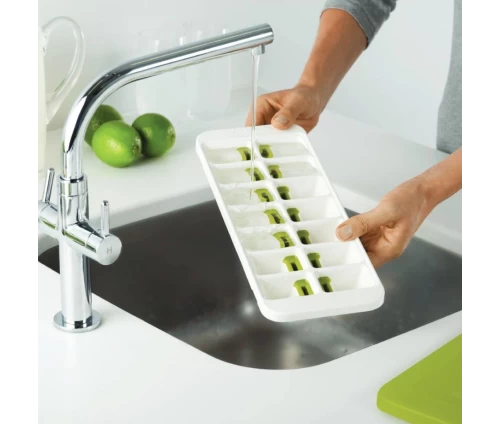 Joseph Joseph QuickSnap Plus εύκολη πλήρωση με νερό.