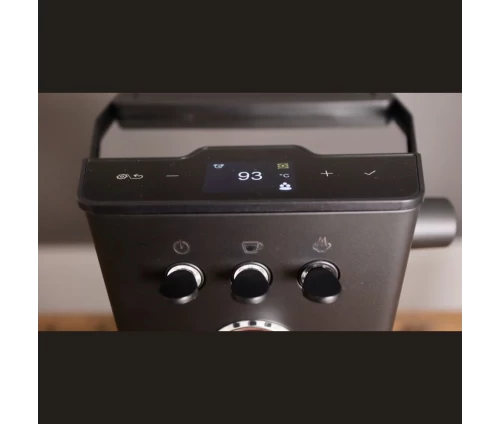 Gaggia Classic Up Black manual espresso machine με μανόμετρο και οθόνη TFT λεπτομέρεια οθόνης.