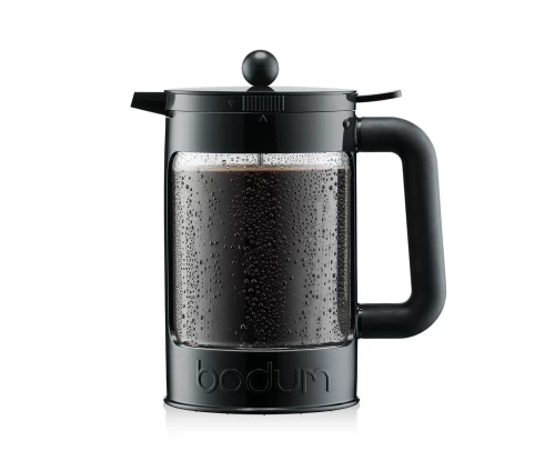 Bodum K11683-01 Bean Σετ Cold Brew σε μαύρο χρώμα με γυάλινη κανάτα και καφέ.