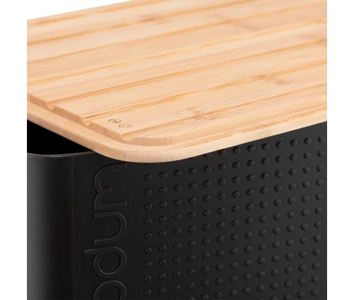 Κοντινό πλάνο στις αυλακώσεις του ξύλου κοπής μπαμπού για τη συλλογή ψίχουλων.