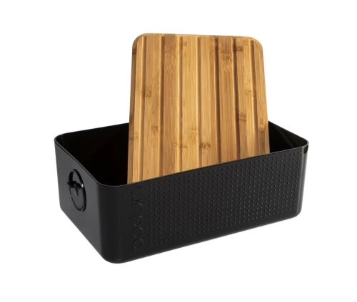 Εσωτερικό της ψωμιέρας Bodum με φρέσκο ψωμί και το αναστρέψιμο καπάκι-ξύλο κοπής.