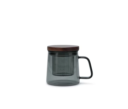 Γκρίζα ημιδιάφανη κούπα τσαγιού Salt&Pepper Luma με ενσωματωμένο γυάλινο φίλτρο και ξύλινο καπάκι.