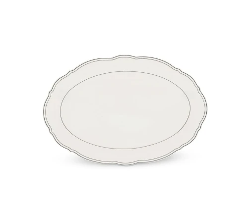 Λευκή οβάλ πορσελάνινη πιατέλα Salt&Pepper Odette με κυματιστό περίγραμμα και κομψή μαύρη ρίγα, ευθεία λήψη.