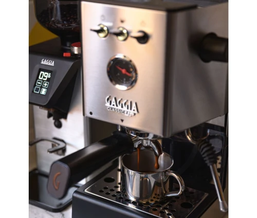 Home barista setup με τη μηχανή καφέ Gaggia Classic UP Inox και μύλο άλεσης καφέ Gaggia
