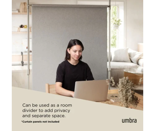Χρήση του Umbra Anywhere Inox ως room divider για τη δημιουργία απομονωμένου χώρου γραφείου στο σπίτι