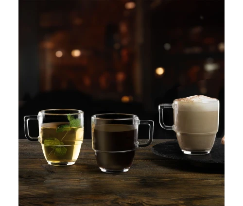 Κρυστάλλινες κούπες RCR Caffè 350ml σερβιρισμένες με τσάι, καφέ Americano και αφρώδη cappuccino.