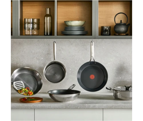 Σειρά μαγειρικών σκευών Tefal Emotion+ σε μοντέρνα κουζίνα