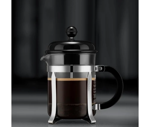 Bodum Caffettiera 1914-01-1 καφετιέρα πρέσα με καφέ σε σκούρο φόντο