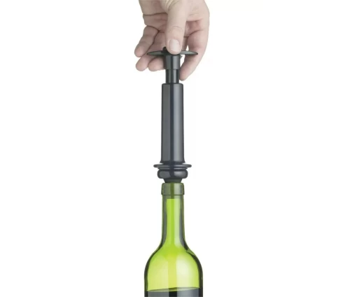 Αντλία κενού αέρος Kitchen Craft κατά την χρήση.